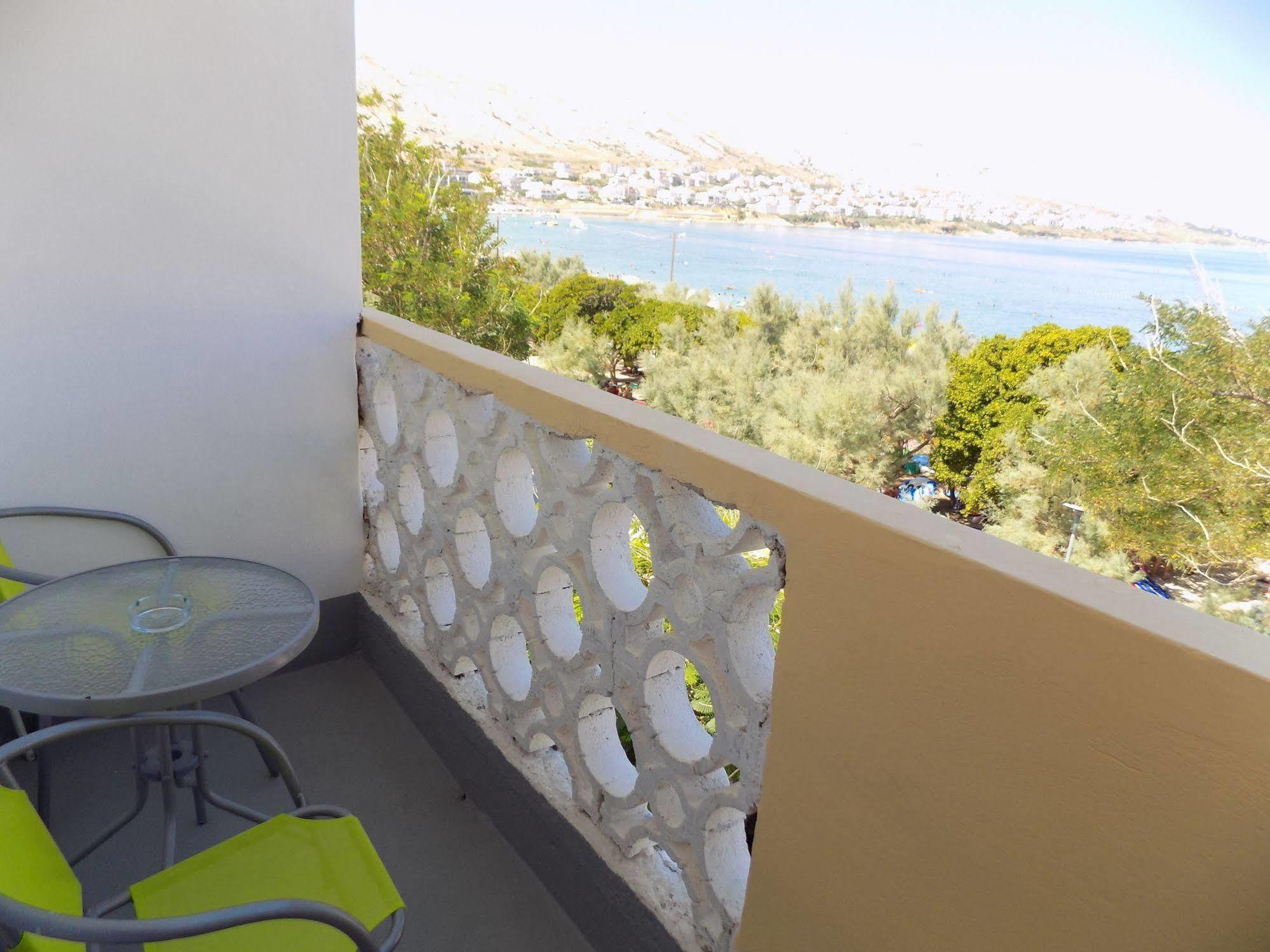 Apartments Galeb Pag - Beach Pag Town Exterior foto